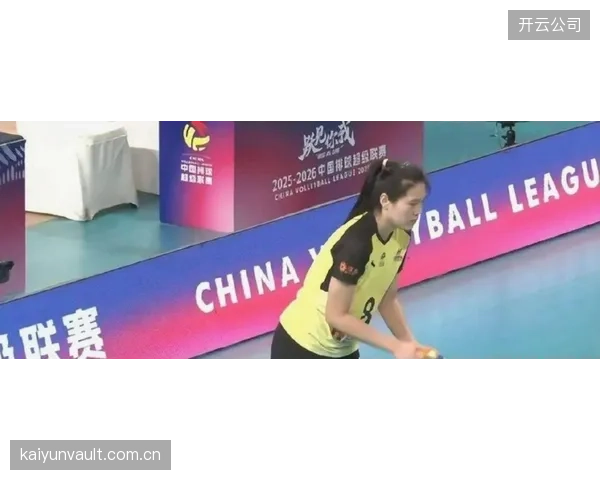 李晨瑄的大力跳发与董禹含的弹跳优势，或成中国女排边攻线奇兵。